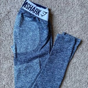 Gym shark leggings